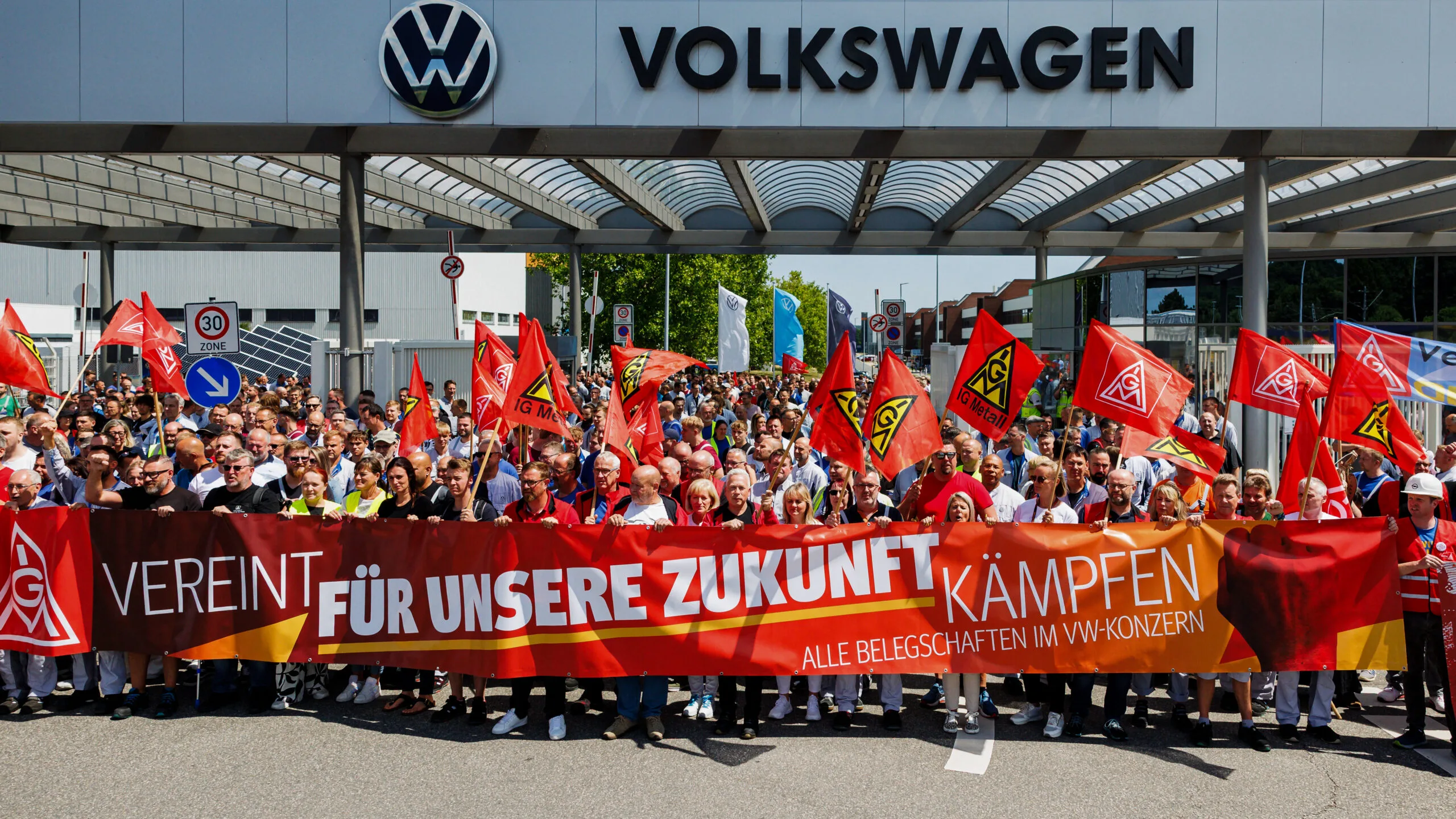 Volkswagen Grubu'nun Yeniden Yapılanma Planı: İşten Çıkarmalar mı Yoksa Verimlilik mi?