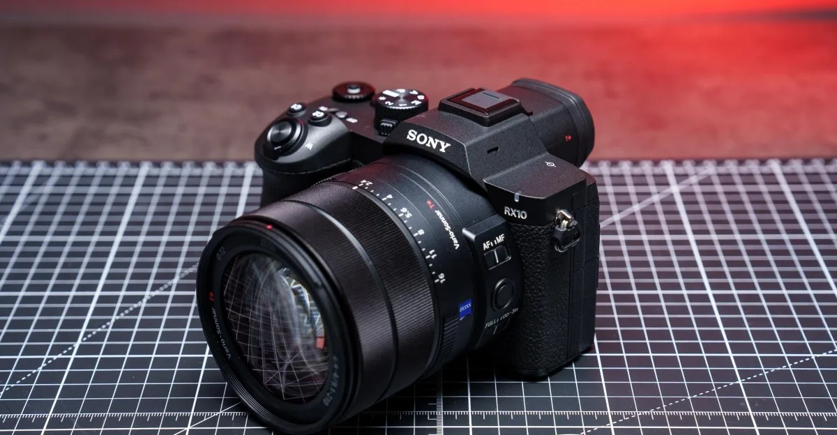 Sony RX10 V: 9 Yıl Sonra Gelen Dev Superzoom, 2300 Dolarlık Fiyatıyla Şaşırttı