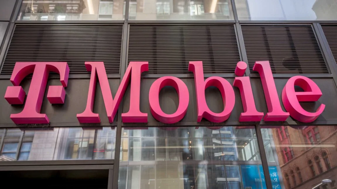 T-Mobile Zorunlu Plan Geçişini Berbat Etti: Bazı Kullanıcıların Ücretsiz Hatları İptal Edildi