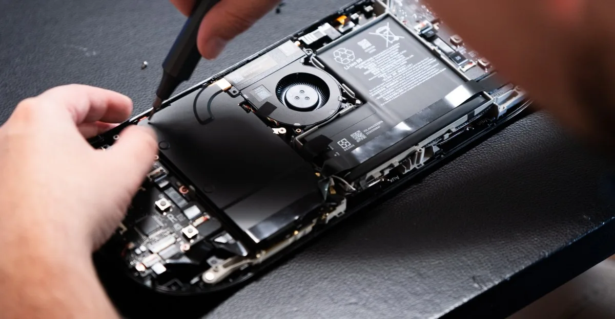Valve ve iFixit Anlaştı: Steam Deck LCD Bataryaları Yeniden Stokta Olacak
