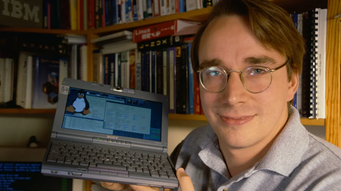 Linus Torvalds'tan Yapay Zeka Karşıtlarına Sert Tepki: 'Fork'layın veya Çekip Gidin