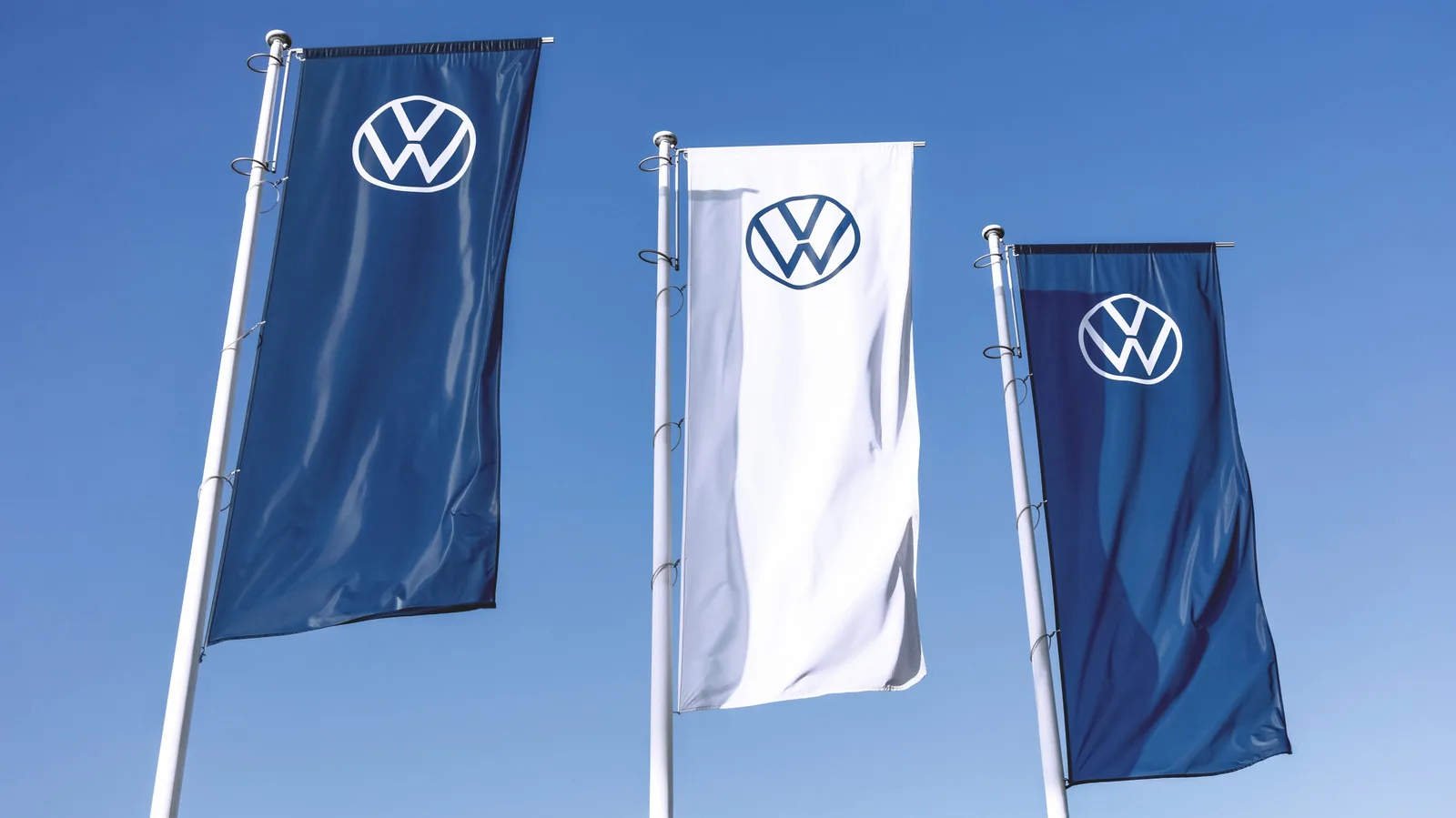 Volkswagen, Polonya'daki Güneş Çiftliğinde 100 Koyun Çalıştırıyor: Tarım ve Enerji Bir Arada