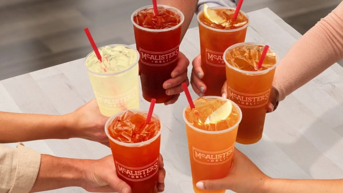 McAlister's Deli'de Ücretsiz Çay Günü: Serinleten Bir Fırsat