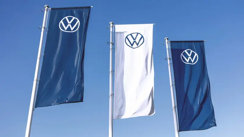Volkswagen'den Çığır Açan Adım: Güneş Enerjisi Çiftliğinde 100 Koyun Çalışıyor