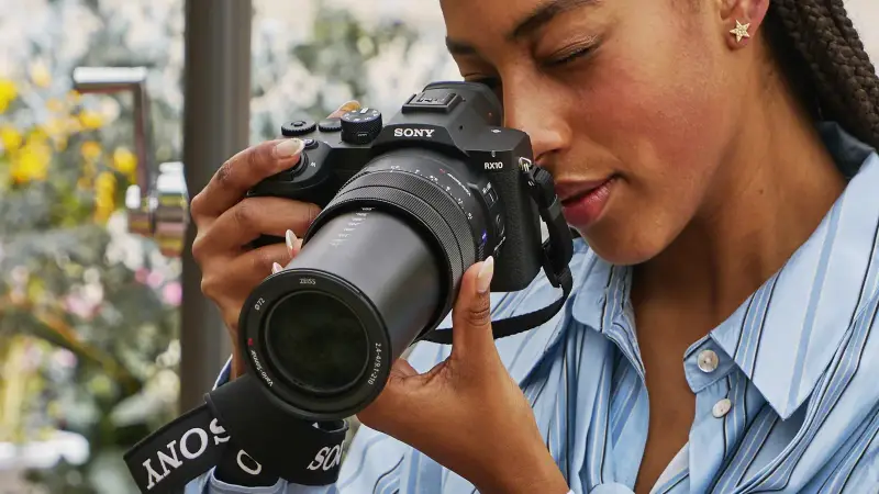 Sony RX10 V Nihayet Geldi: Yeni Tasarım, 4K 120fps Video ve Gelişmiş Otomatik Odaklama