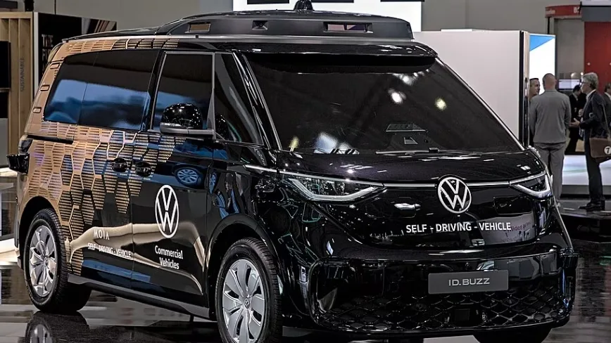 Volkswagen Robotaksi Yarışına Katılıyor: Hamburg'da Paylaşımlı Otonom Servis Başladı
