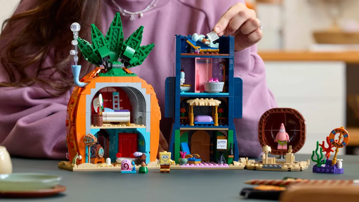 Lego'nun İlk Yetişkinlere Yönelik SüngerBob KareselPantolon Seti: Denizaltındaki Ananas