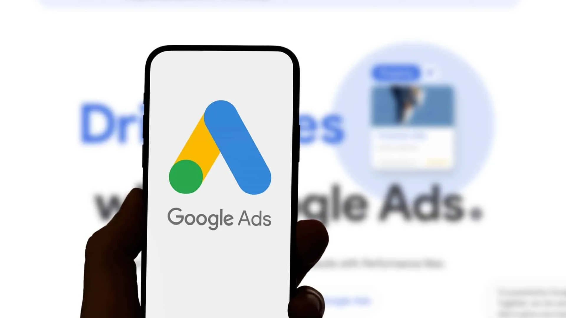 Google Performance Max'te Dev Raporlama Değişikliği: Reklamverenler İçin Yeni Dönem ve Dikkat Edilmesi Gerekenler
