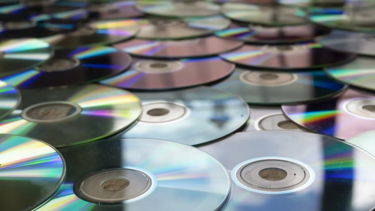 CD Satışları 2026'da Vinyl'i Geride Bıraktı: Fiziksel Müzikte Yeni Dönem