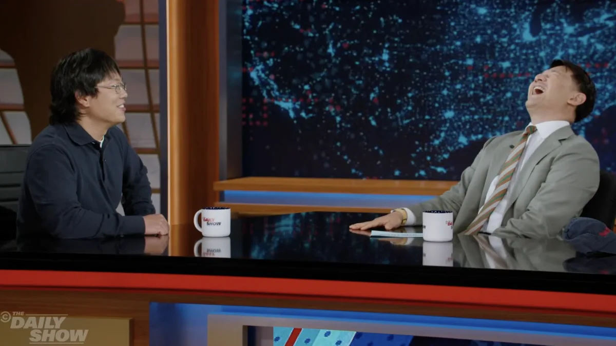 Ronny Chieng ve Aaron Chen'in Daily Show Röportajı: Samimiyet ve Mizahın Buluşması